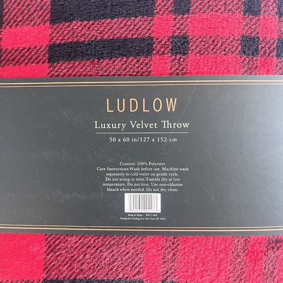 LUDLOW VELVETY THROW Blanket Black Red Checker Design 50x60 100% Polyester NEW! - Picture 3 of 4